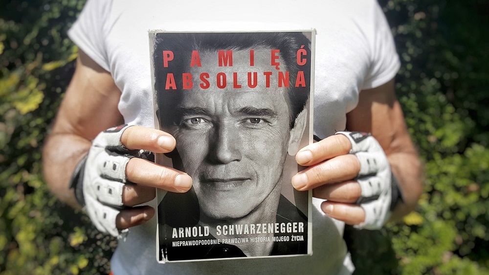 „Pamięć absolutna” Arnolda Schwarzeneggera – niesamowita historia emigracji + zasady sukcesu Arnolda